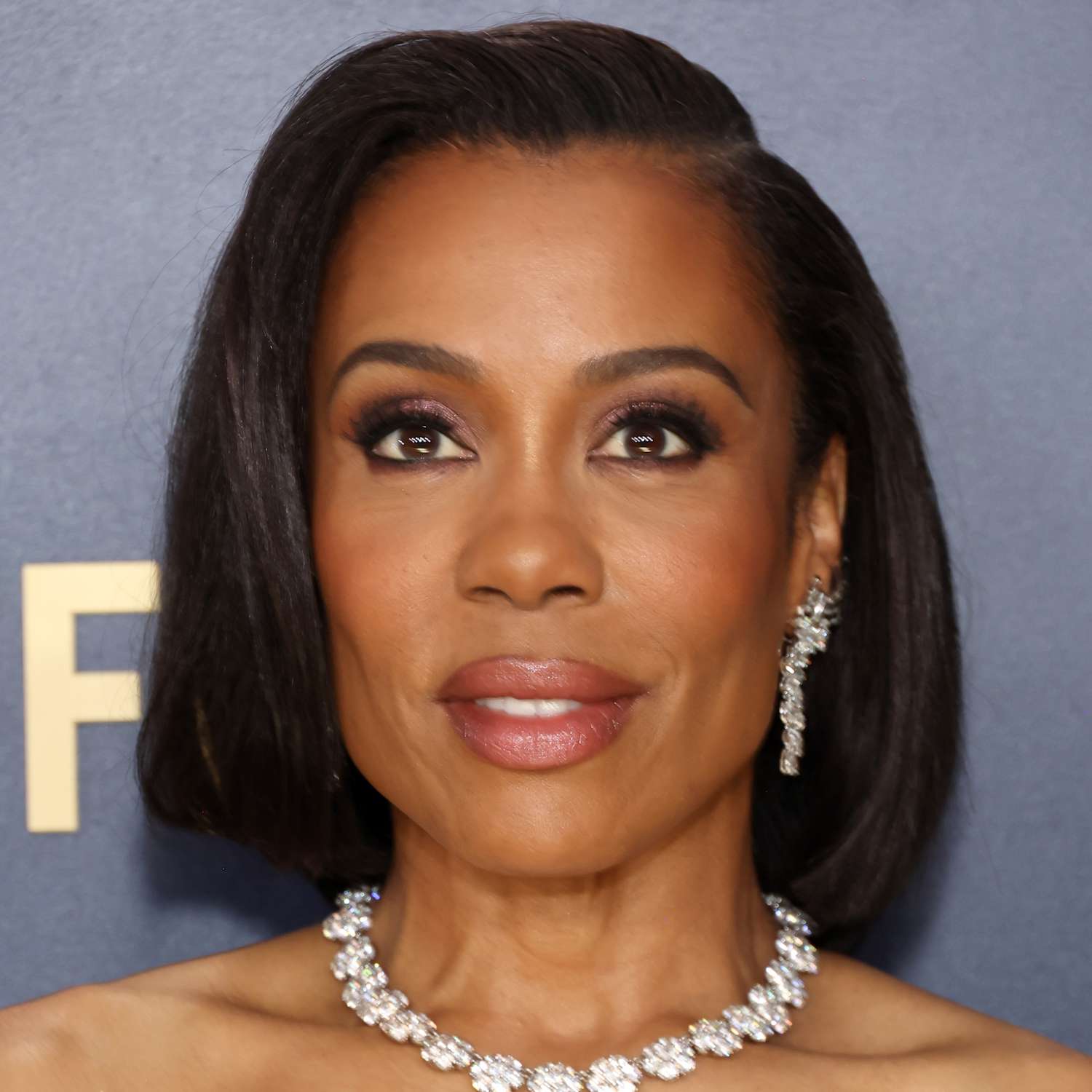 Karen Pittman attends the SAG Awards with an over directed, side-parted bob
